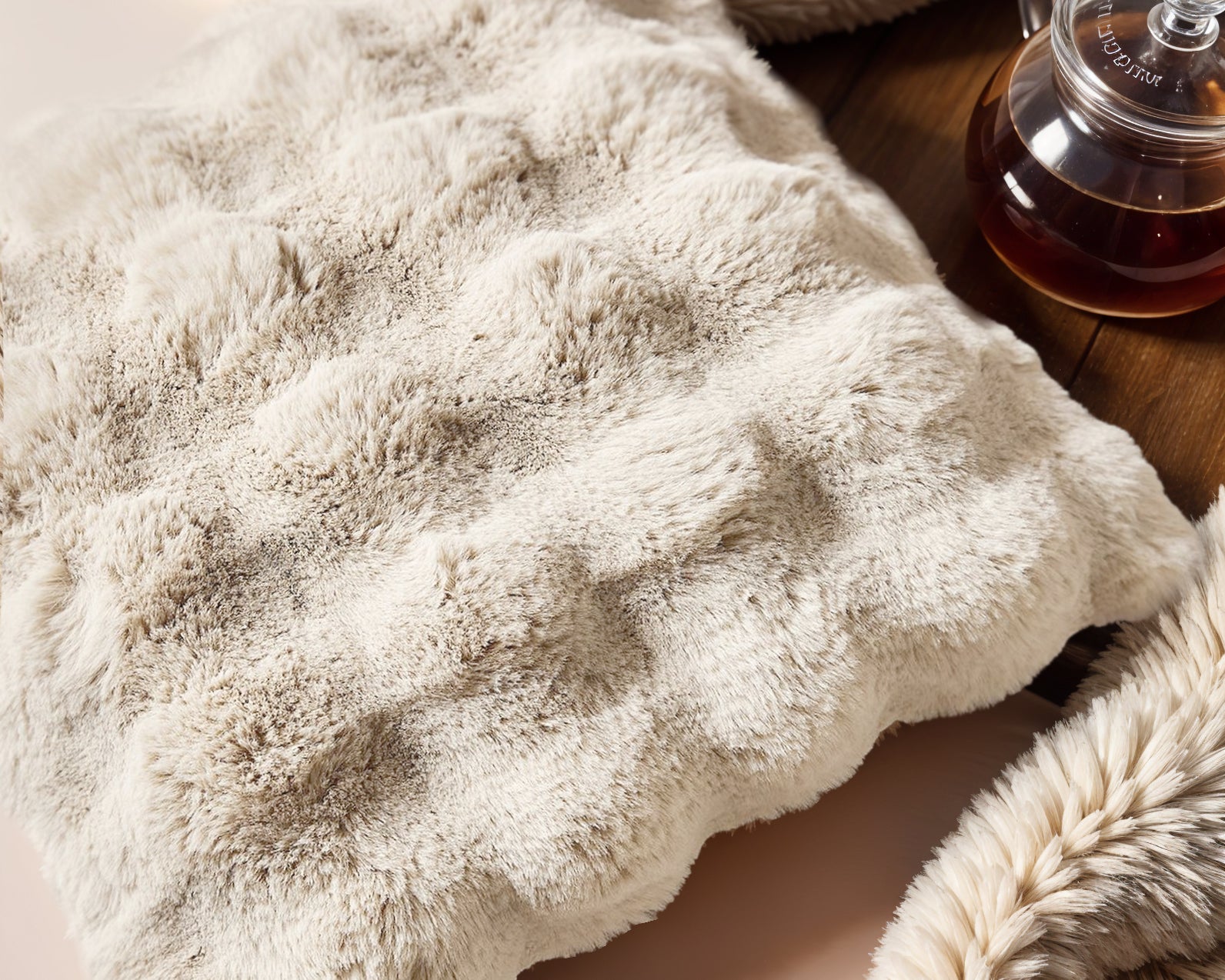 Pom sierkussen Beige